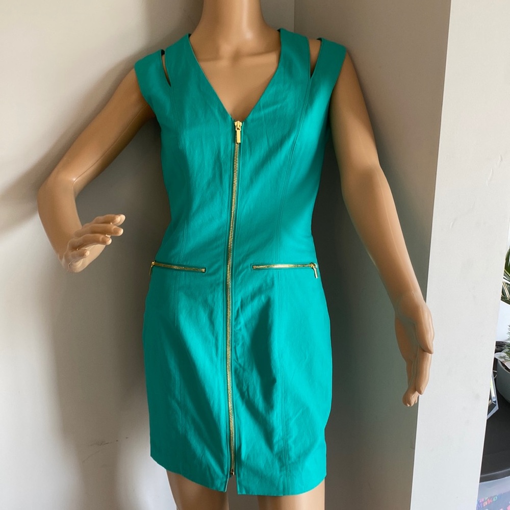 Bebe women’s size for green dress called zippers